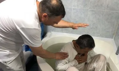 homem-sendo-batizado-400x240